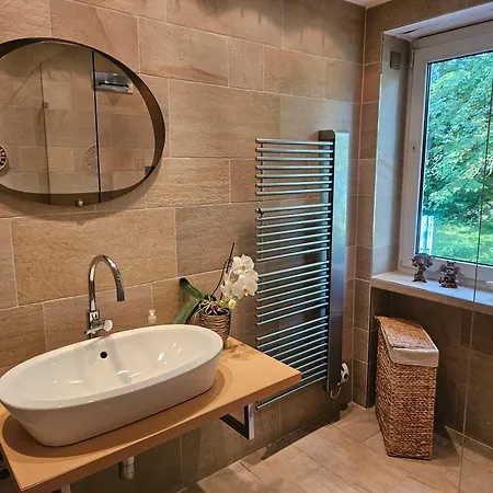 Apartment Moai - Exklusiver Rueckzugsort Fuer Geschaeftsreisen - Kostenloser Parkplatz, Wlan, Waschtrockner, Smart Tv, Qbo Essential, Ergonomischer Schreibtisch Erlangen