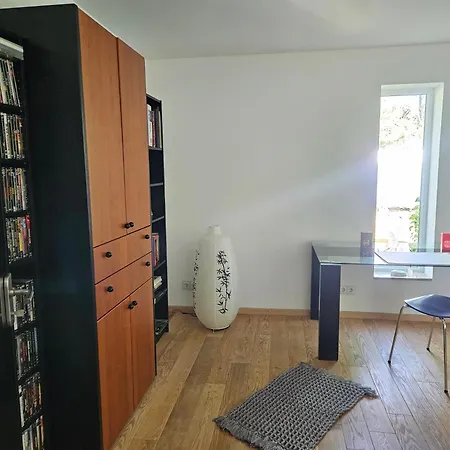 Moai - Exklusiver Rueckzugsort Fuer Geschaeftsreisen - Kostenloser Parkplatz, Wlan, Waschtrockner, Smart Tv, Qbo Essential, Ergonomischer Schreibtisch Apartment Erlangen