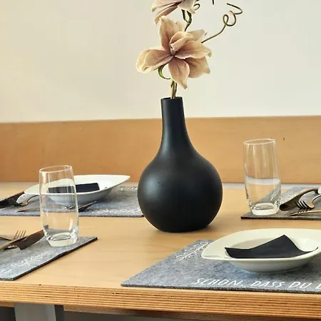 アパート Moai - Gardenview - Business Travel - Kostenloser Parkplatz, Glasfaser, Waschtrockner, Smart Tv, Qbo Essential, Ergonomischer Schreibtisch エルランゲン