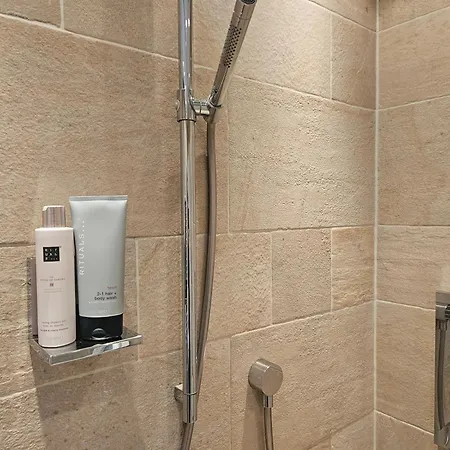 Moai - Exklusiver Rueckzugsort Fuer Geschaeftsreisen - Kostenloser Parkplatz, Wlan, Waschtrockner, Smart Tv, Qbo Essential, Ergonomischer Schreibtisch *