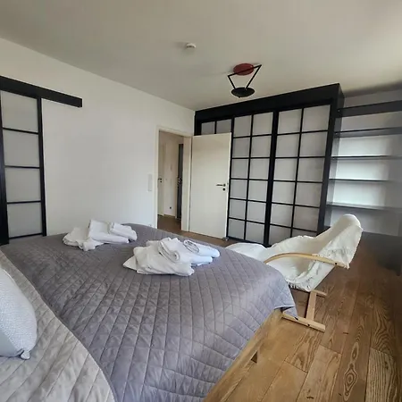 Moai - Exklusiver Rueckzugsort Fuer Geschaeftsreisen - Kostenloser Parkplatz, Wlan, Waschtrockner, Smart Tv, Qbo Essential, Ergonomischer Schreibtisch Erlangen