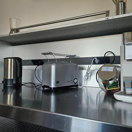 Moai - Exklusiver Rueckzugsort Fuer Geschaeftsreisen - Kostenloser Parkplatz, Wlan, Waschtrockner, Smart Tv, Qbo Essential, Ergonomischer Schreibtisch Apartment Erlangen